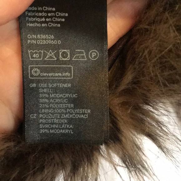 H&M Faux Fur Vest (M/L) - Picture 6 of 6